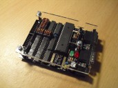 Platine mit dem Spuckschutz aus Plexiglas